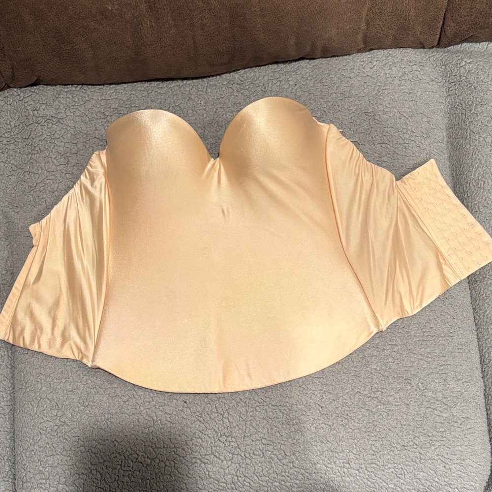 Strapless Cream Bustier - Picture 2 of 3